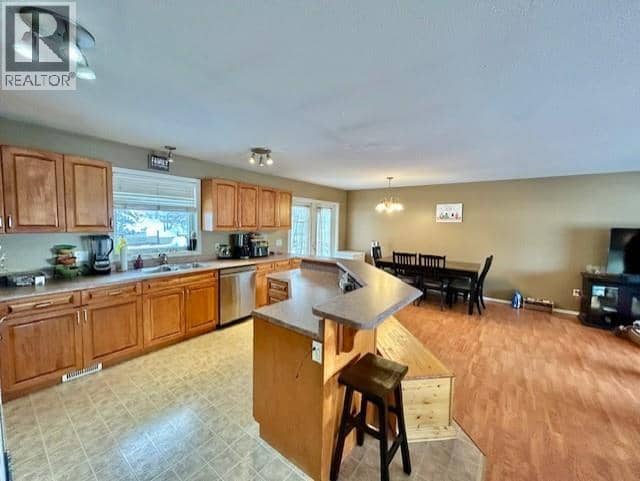 5227 HALLMARK CRESCENT, Fort Nelson, photo 6