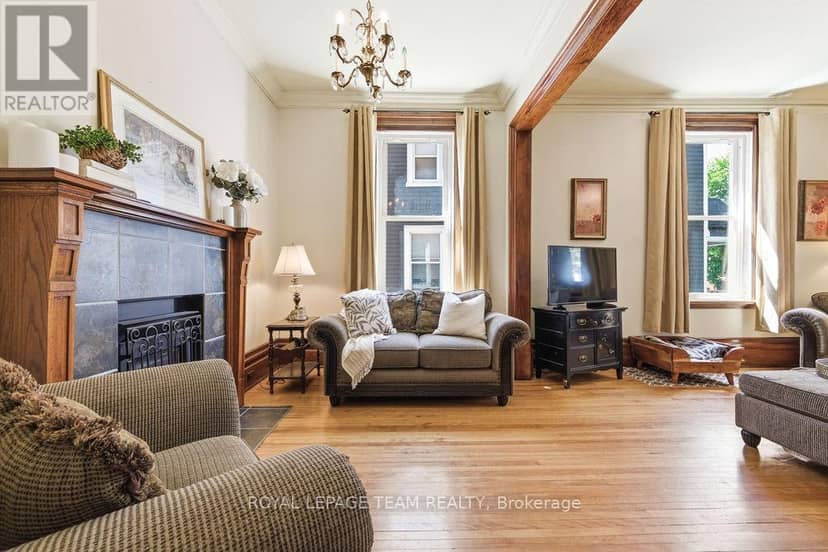241 John Street N — photo 11 of 40