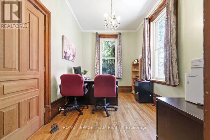 241 John Street N — photo 12 of 40