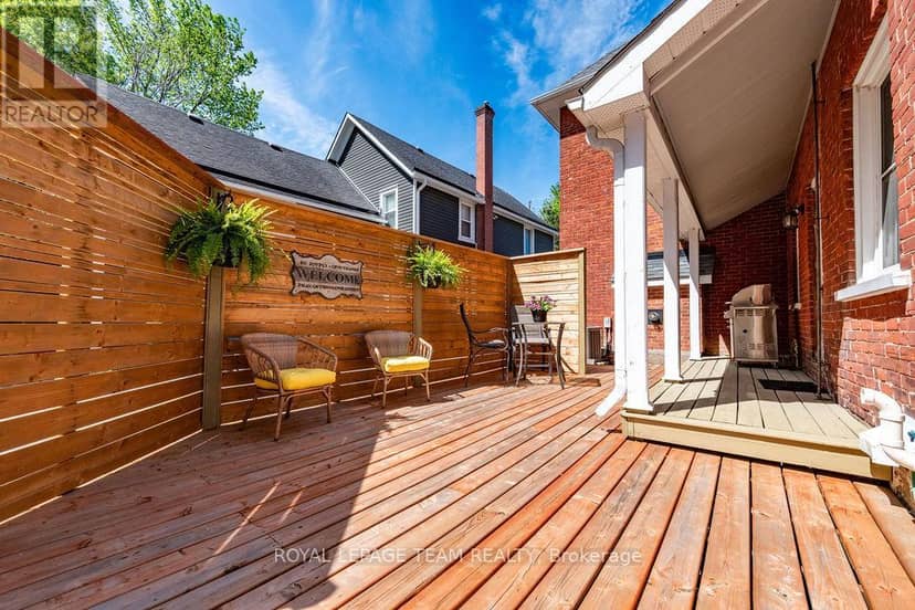 241 John Street N — photo 19 of 40