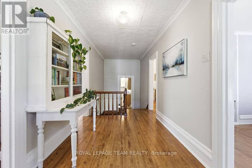 241 John Street N — photo 30 of 40