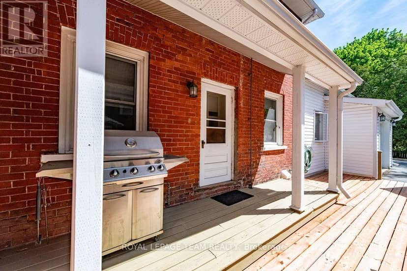 241 John Street N — photo 40 of 40