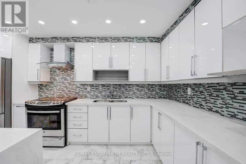 206 - 10 Edgecliff Golfway — photo 9 of 33