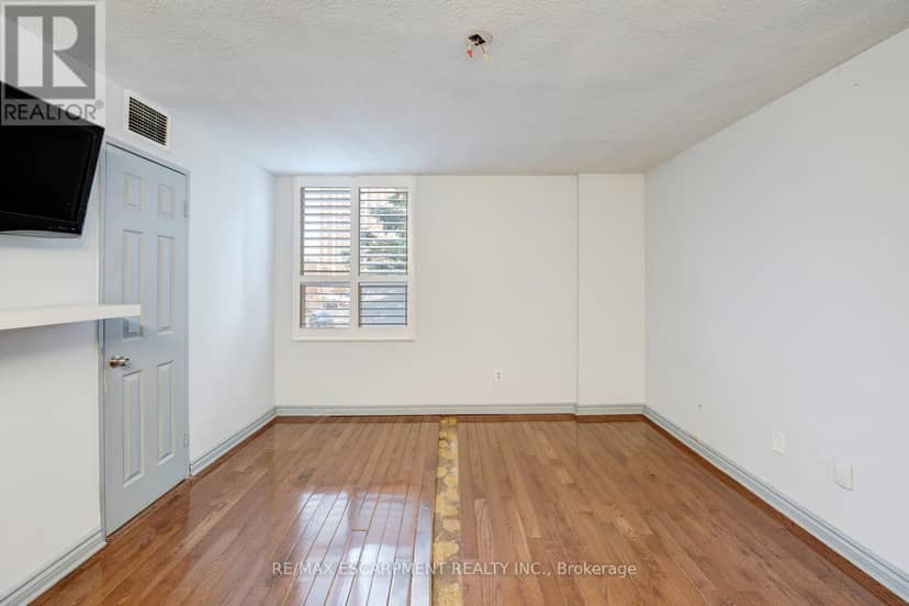 206 - 10 Edgecliff Golfway — photo 17 of 33