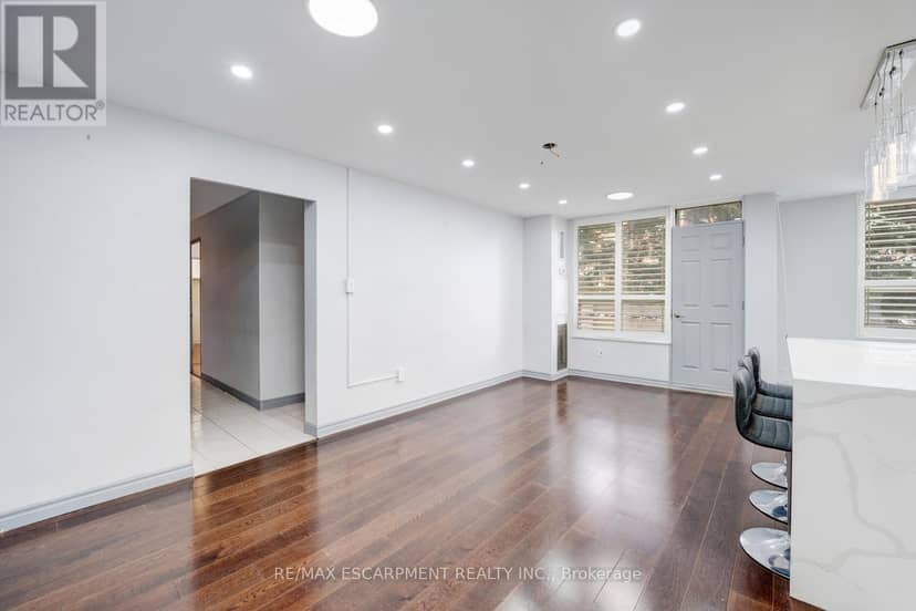 206 - 10 Edgecliff Golfway — photo 16 of 33