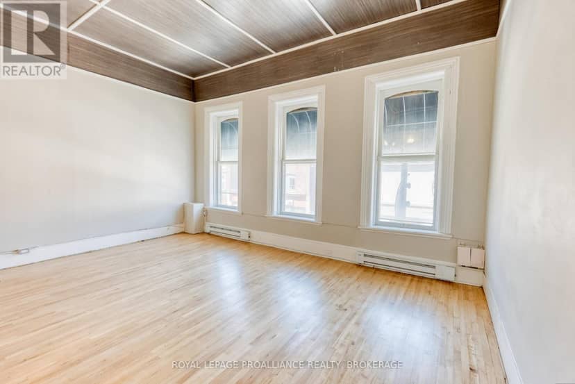 48 Dundas Street E — photo 4 of 34