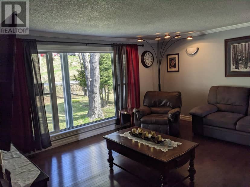 12 Forest Road — photo 8 of 40
