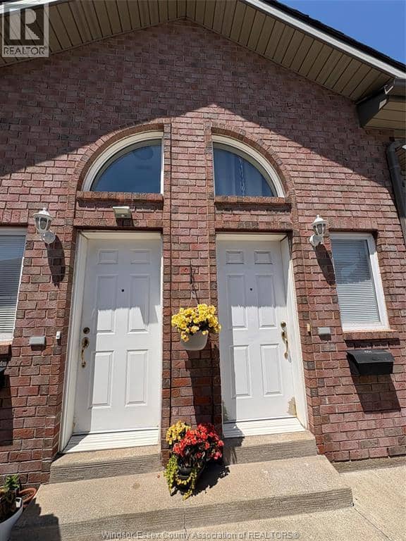 2290 Daytona Avenue — photo 2 of 16
