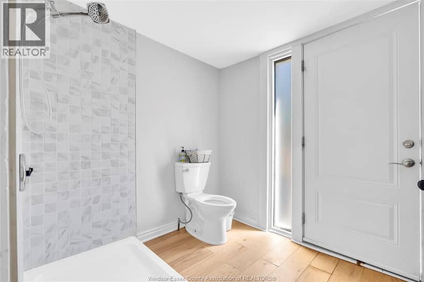 712 Gladstone — photo 14 of 36