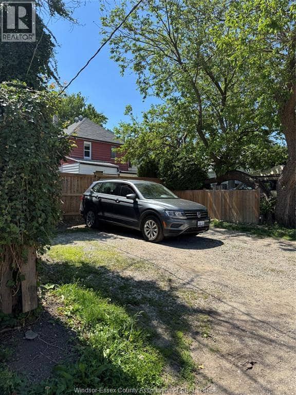 712 Gladstone — photo 35 of 36