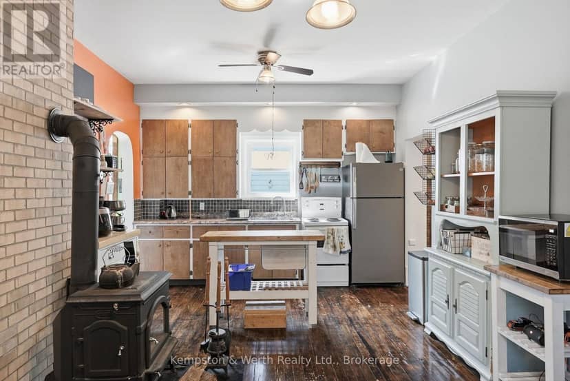 545 Main Street E — photo 14 of 40