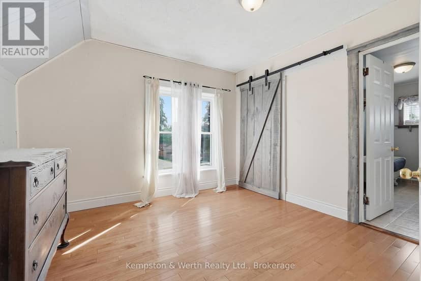 545 Main Street E — photo 28 of 40