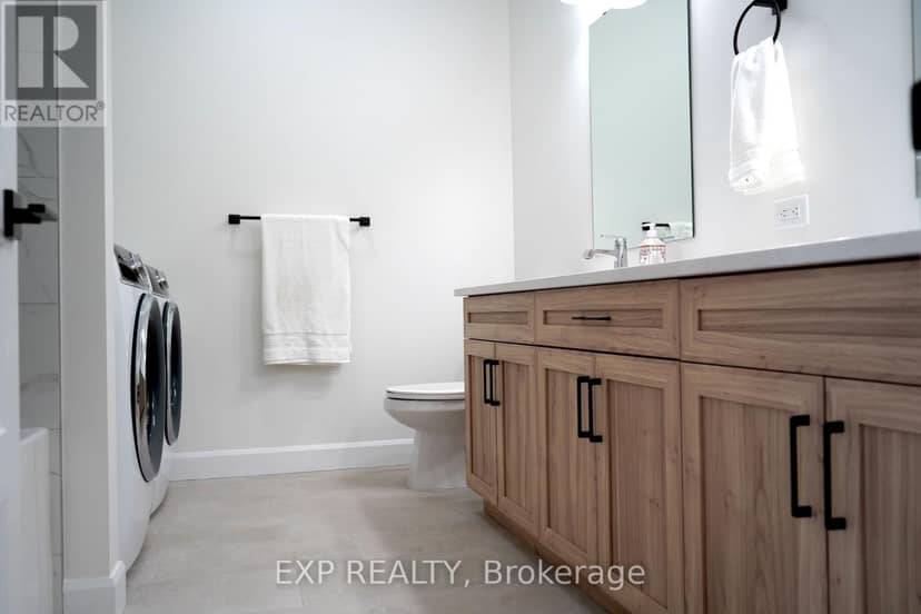 242 Queen Street, North Dundas, photo 2