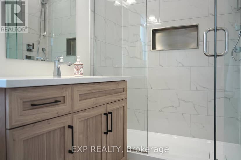 242 Queen Street, North Dundas, photo 3
