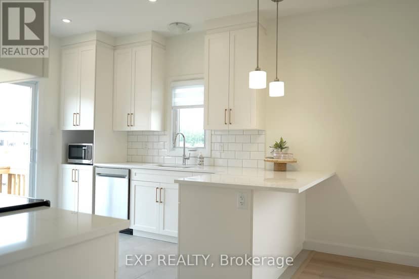 242 Queen Street, North Dundas, photo 4