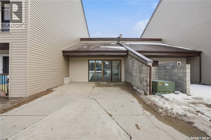 208B 4040 8th STREET E — photo 2 of 30