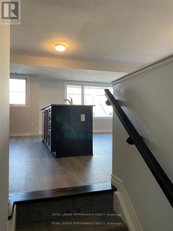 704 Kizis Private — photo 3 of 17