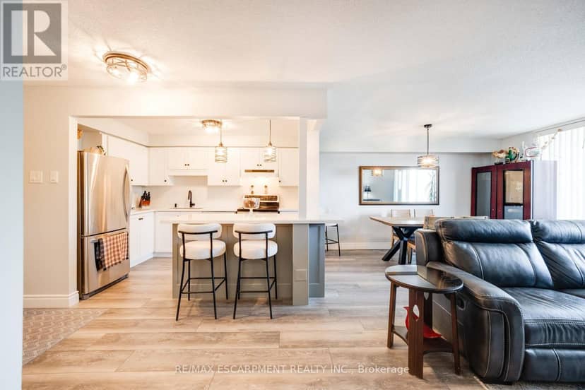 401 - 9 Bonheur Court — photo 2 of 26