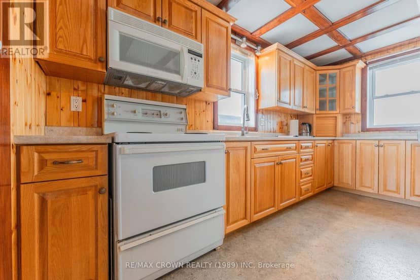 32 Frontenac Crescent — photo 13 of 40