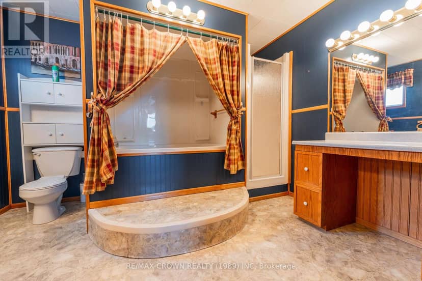 32 Frontenac Crescent — photo 16 of 40