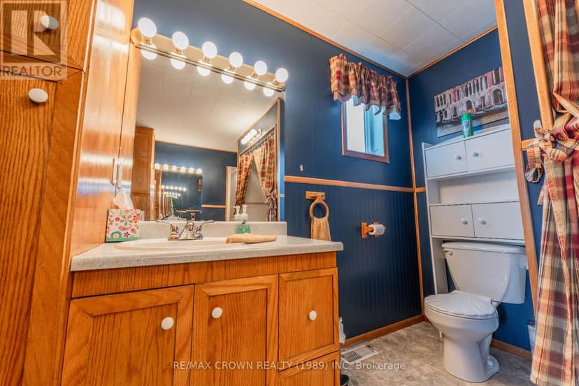 32 Frontenac Crescent — photo 17 of 40