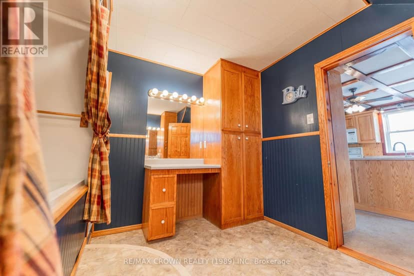 32 Frontenac Crescent — photo 18 of 40