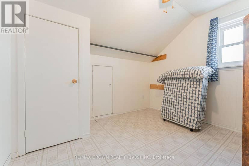 32 Frontenac Crescent — photo 27 of 40