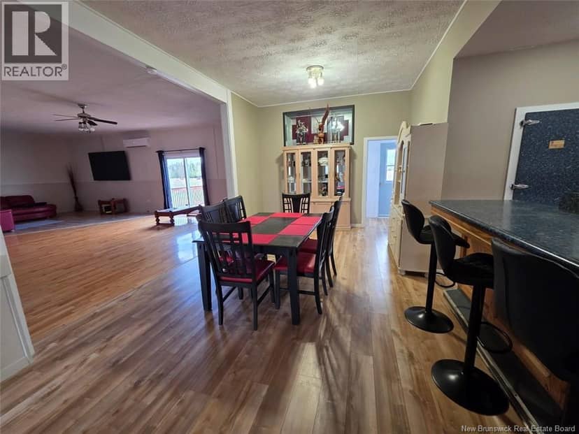 386 Davis Road — photo 4 of 40