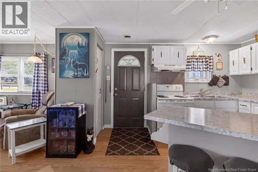 16 Tait Crescent — photo 2 of 28