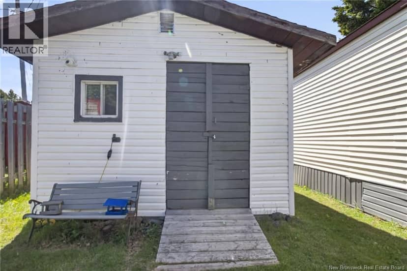 16 Tait Crescent — photo 20 of 28