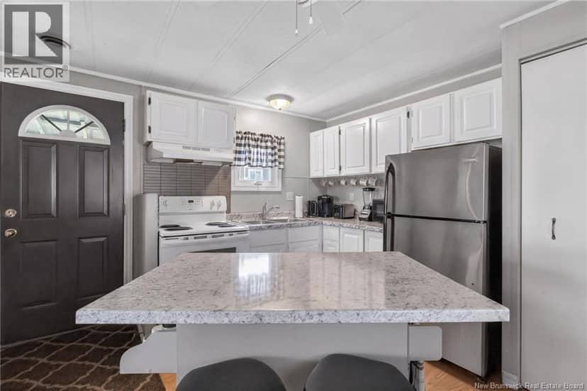 16 Tait Crescent — photo 5 of 28
