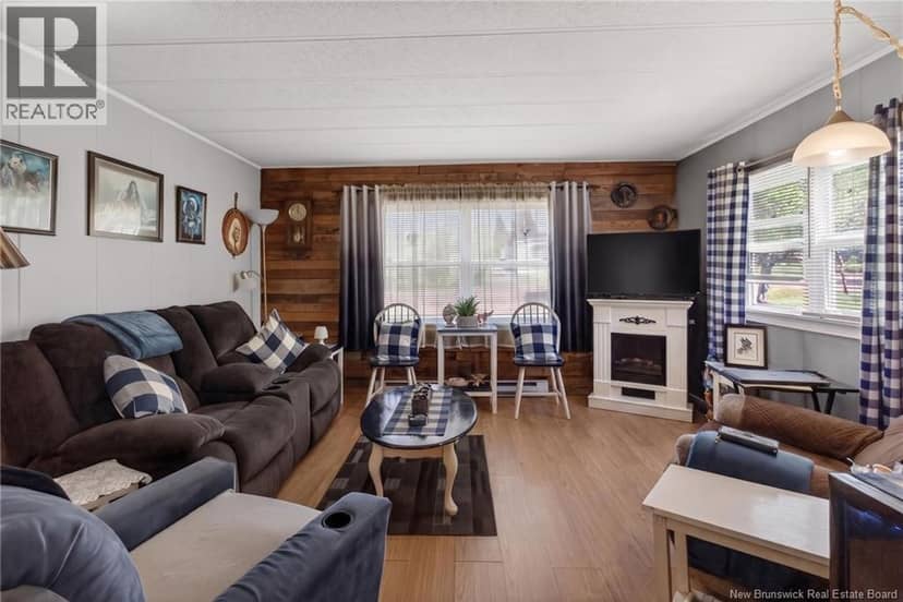 16 Tait Crescent — photo 8 of 28