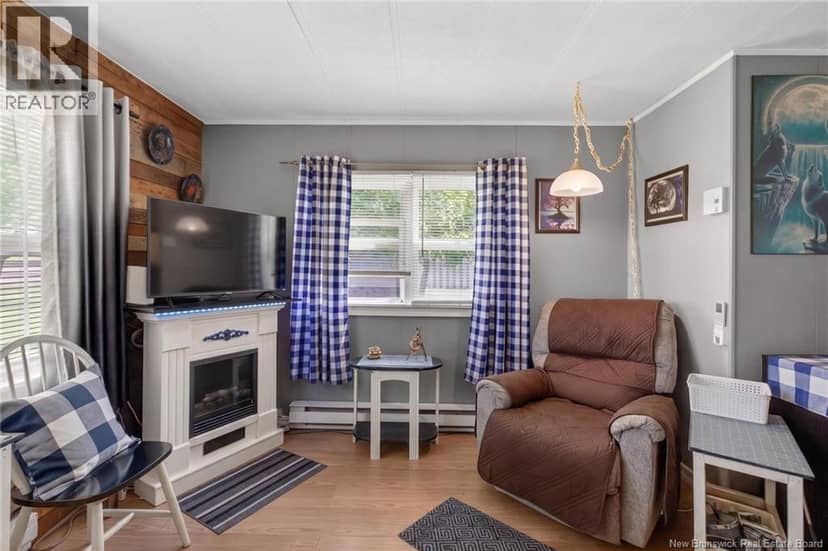 16 Tait Crescent — photo 9 of 28