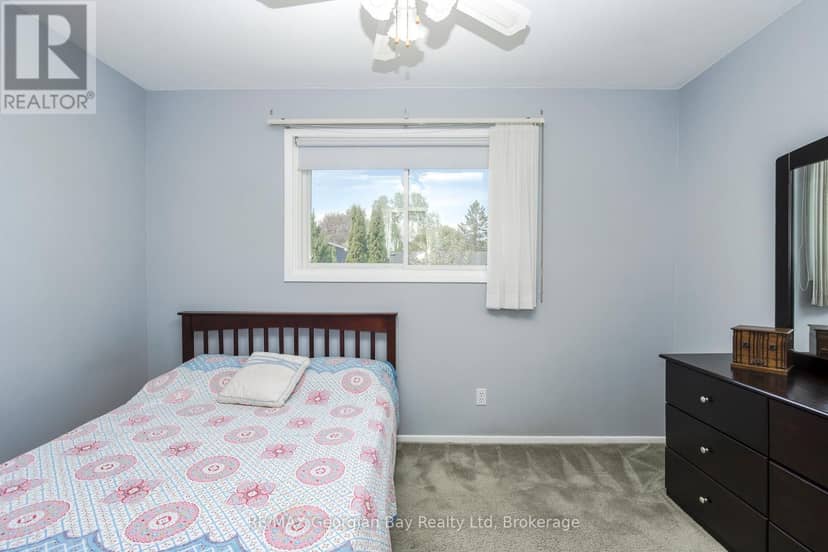 1010 Glen Eagles Crescent — photo 13 of 24