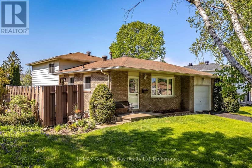 1010 Glen Eagles Crescent — photo 3 of 24