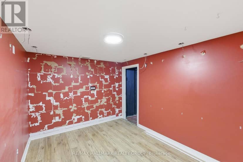 912 St Laurent Boulevard S — photo 16 of 40