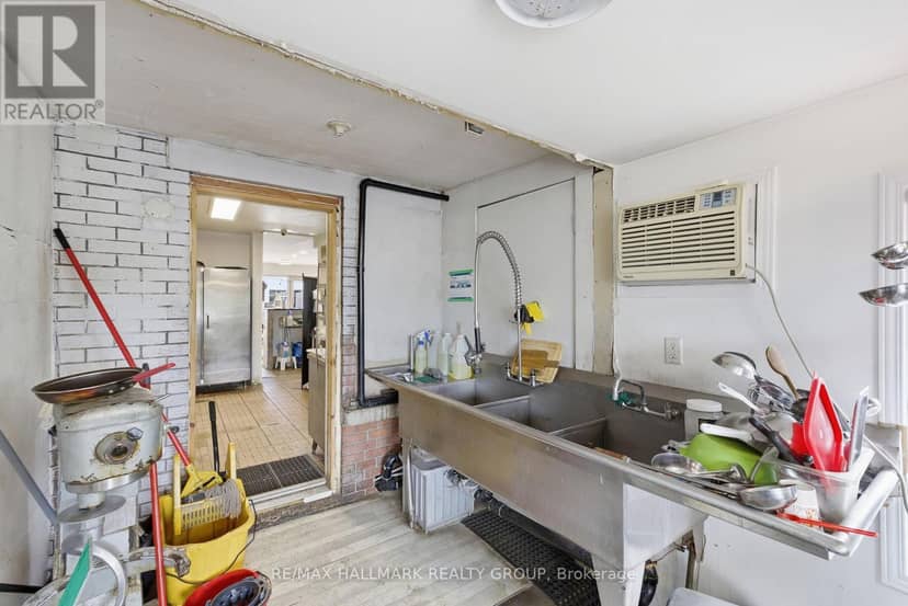 912 St Laurent Boulevard S — photo 26 of 40
