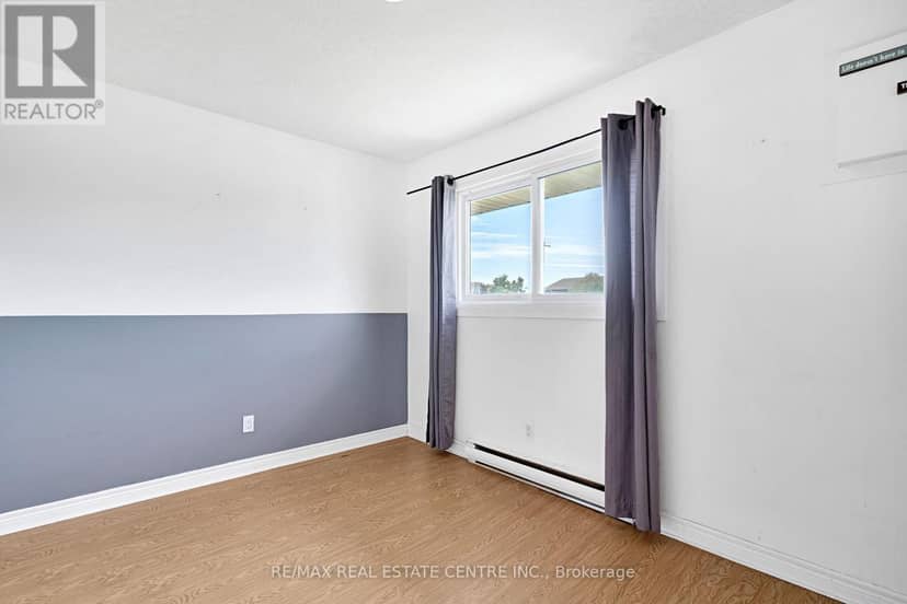 D - 71D Wellesley Crescent — photo 16 of 34