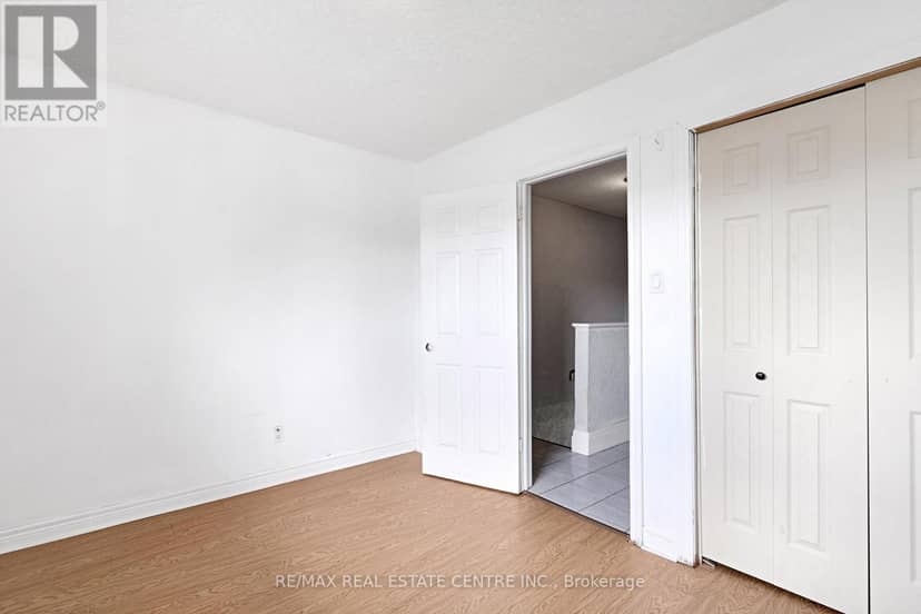D - 71D Wellesley Crescent — photo 19 of 34
