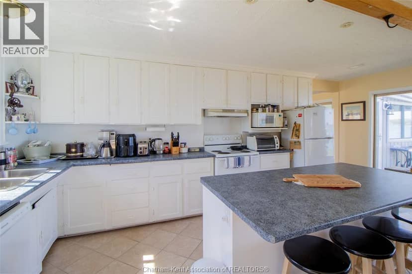 3057 St.Clair Parkway — photo 16 of 40