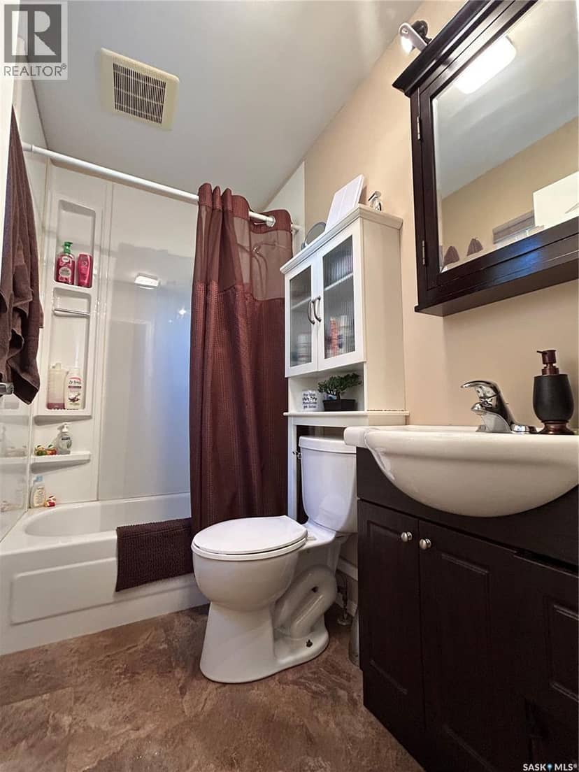 301 Tavistock AVENUE — photo 13 of 40