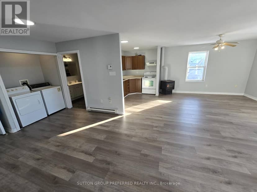 453 Bathurst Street — photo 2 of 19