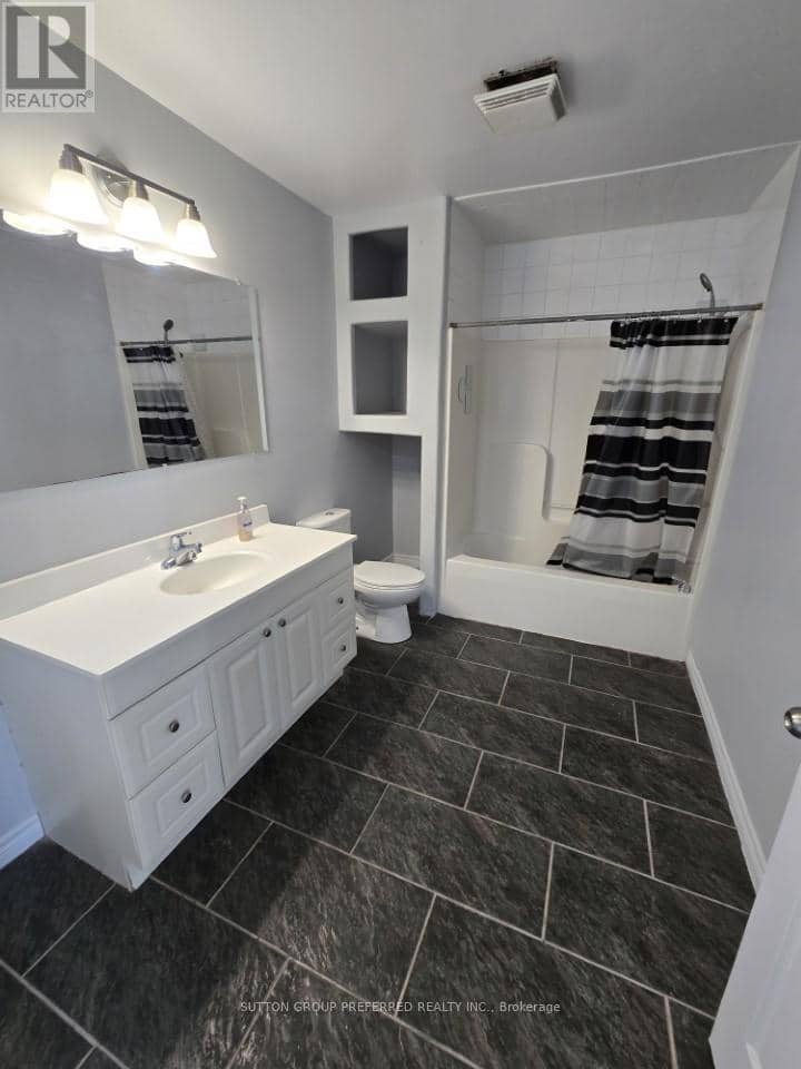 453 Bathurst Street — photo 5 of 19