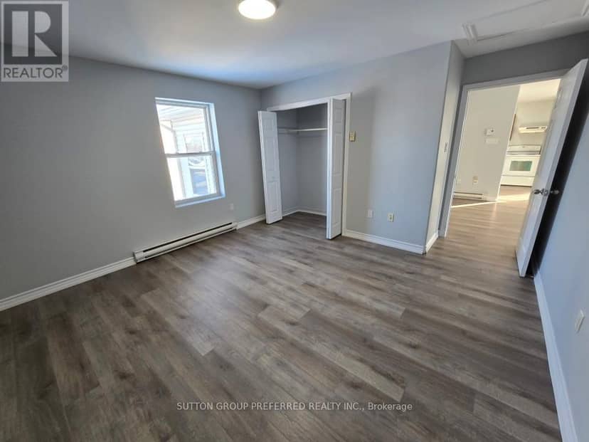 453 Bathurst Street — photo 8 of 19