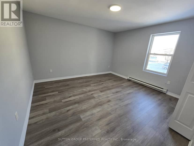 453 Bathurst Street — photo 9 of 19