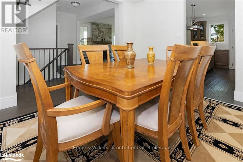 364 Yellow Birch Crescent — photo 2 of 40