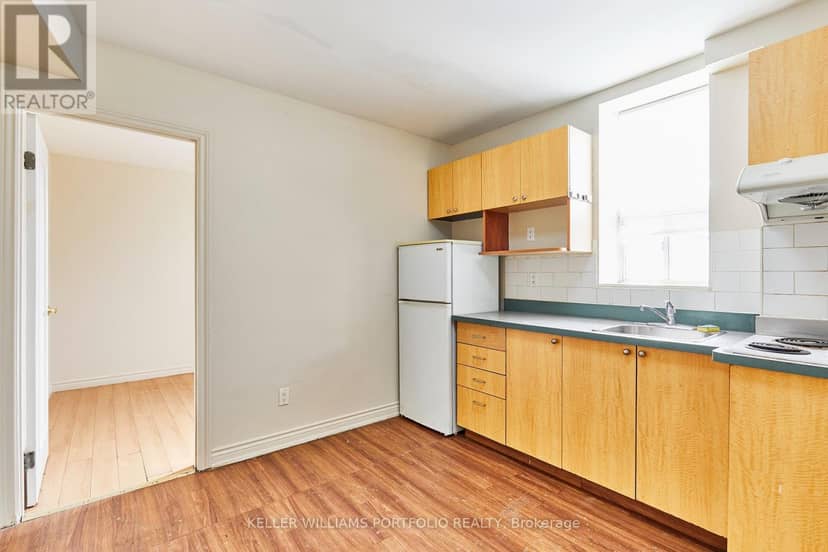 1395 Gerrard Street E — photo 14 of 40