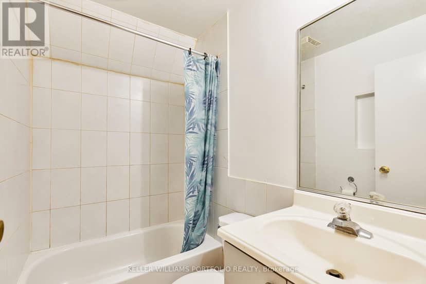 1395 Gerrard Street E — photo 20 of 36
