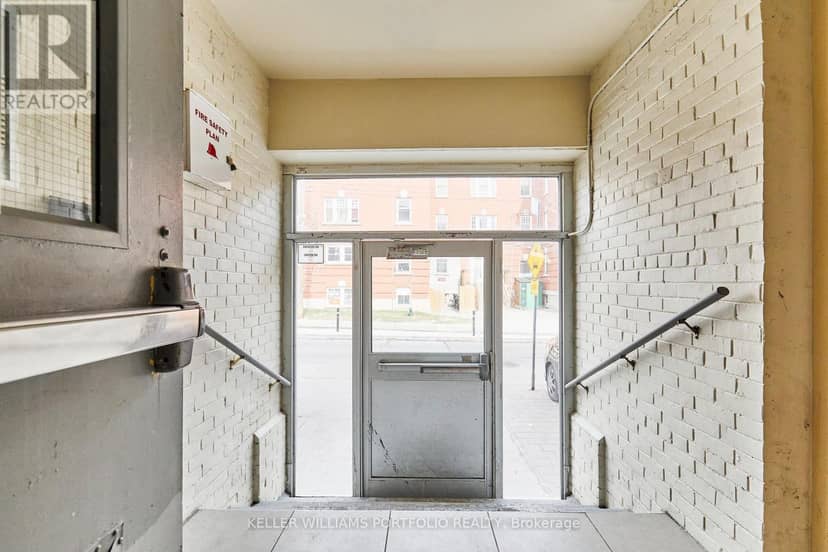 1395 Gerrard Street E, Toronto, photo 4
