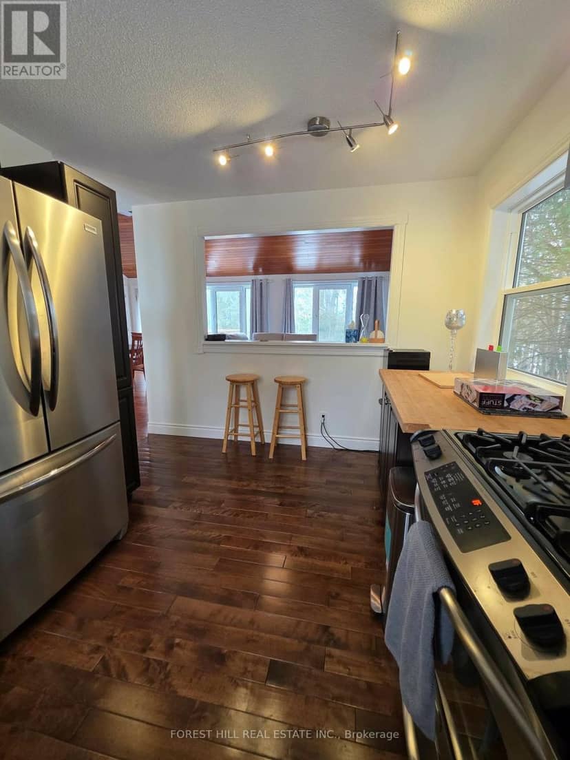 859 Lakeshore Road E — photo 7 of 40